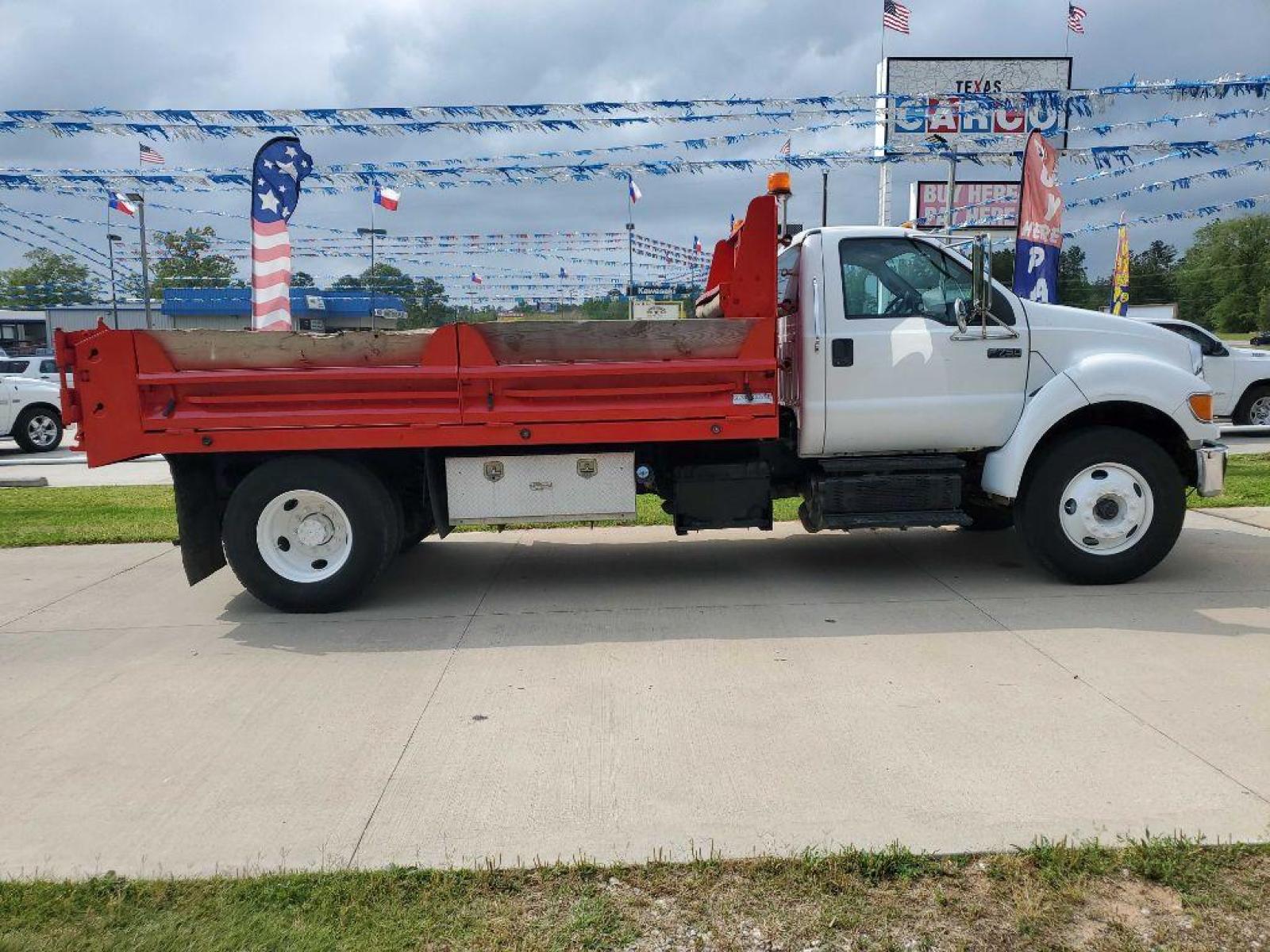 2011 White FORD F750 SUPER DUTY (3FRXF7FC8BV) with an 6.7L engine, 5-Speed Manual transmission, located at 3553 US Hwy 190 W., Livingston, TX, 77351, (936) 967-8141, 30.812162, -95.077309 - This 1 Owner truck is just waiting to make some money. Its a 2011 model with just 41k miles!! It has a 12' bed and is a manual transmission. Come by and see this truck in action. - Photo #5