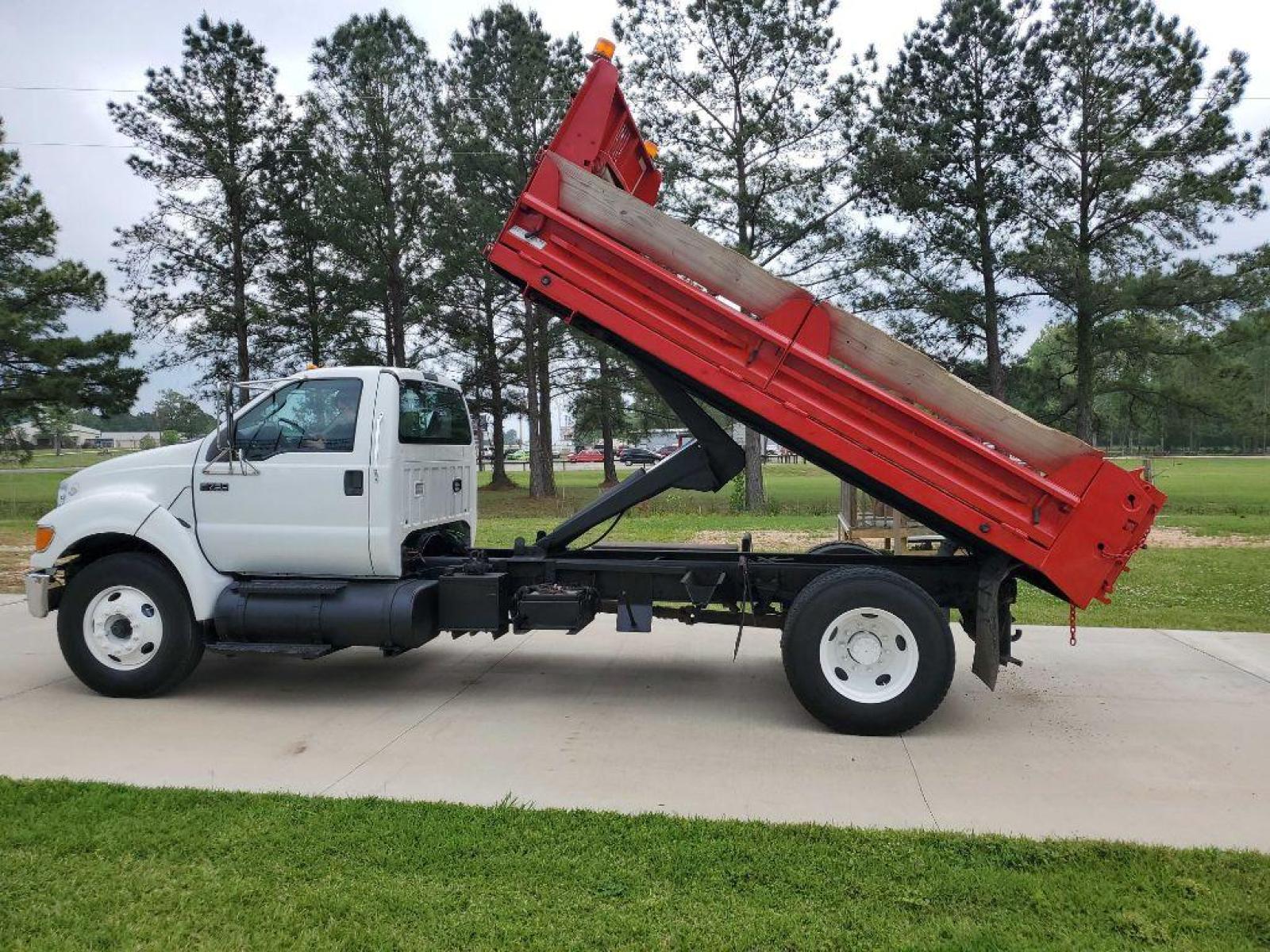 2011 White FORD F750 SUPER DUTY (3FRXF7FC8BV) with an 6.7L engine, 5-Speed Manual transmission, located at 3553 US Hwy 190 W., Livingston, TX, 77351, (936) 967-8141, 30.812162, -95.077309 - This 1 Owner truck is just waiting to make some money. Its a 2011 model with just 41k miles!! It has a 12' bed and is a manual transmission. Come by and see this truck in action. - Photo #8
