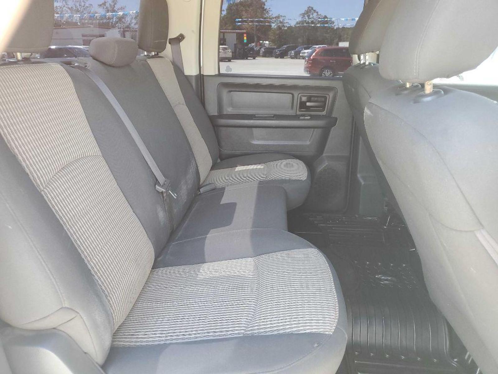 2012 WHITE DODGE RAM 3500 ST (3C63DRGL8CG) with an 6.7L engine, Automatic transmission, located at 3553 US Hwy 190 W., Livingston, TX, 77351, (936) 967-8141, 30.812162, -95.077309 - Photo #23