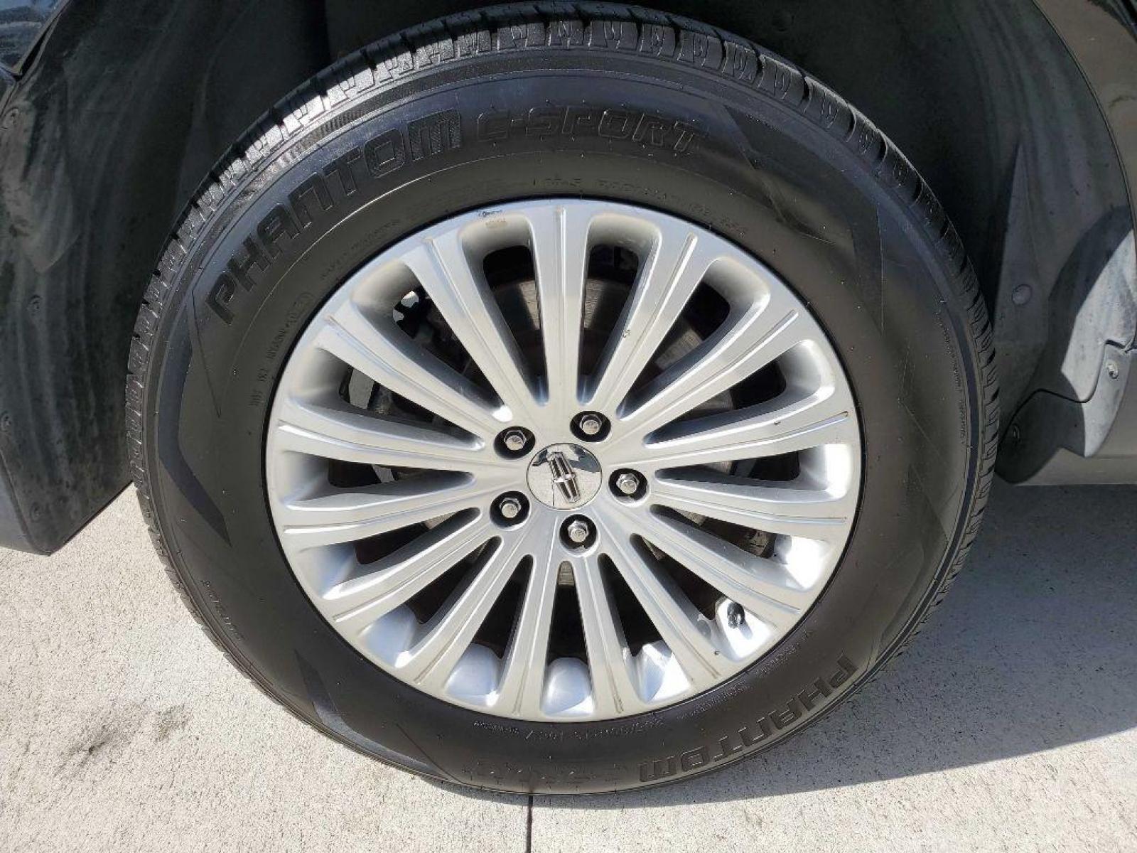 2014 Gray LINCOLN MKX (2LMDJ6JK1EB) with an 3.7L engine, Automatic transmission, located at 3553 US Hwy 190 W., Livingston, TX, 77351, (936) 967-8141, 30.812162, -95.077309 - Photo #10