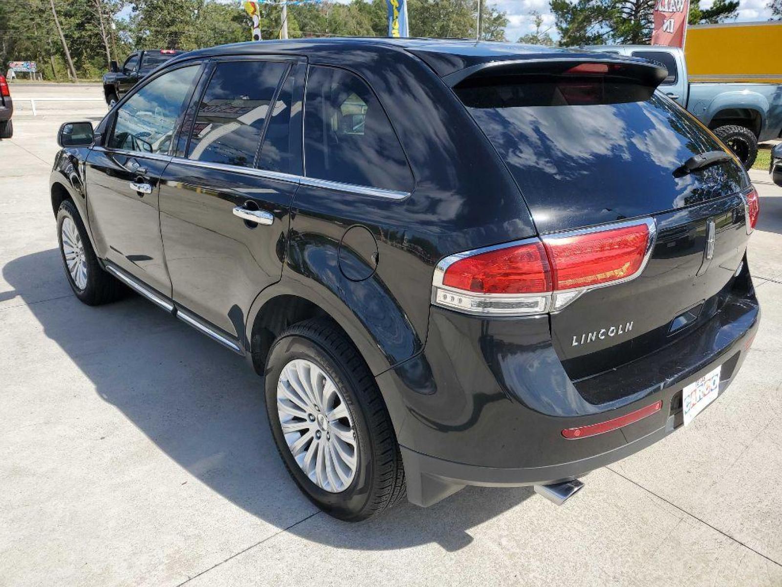 2014 Gray LINCOLN MKX (2LMDJ6JK1EB) with an 3.7L engine, Automatic transmission, located at 3553 US Hwy 190 W., Livingston, TX, 77351, (936) 967-8141, 30.812162, -95.077309 - Photo #2