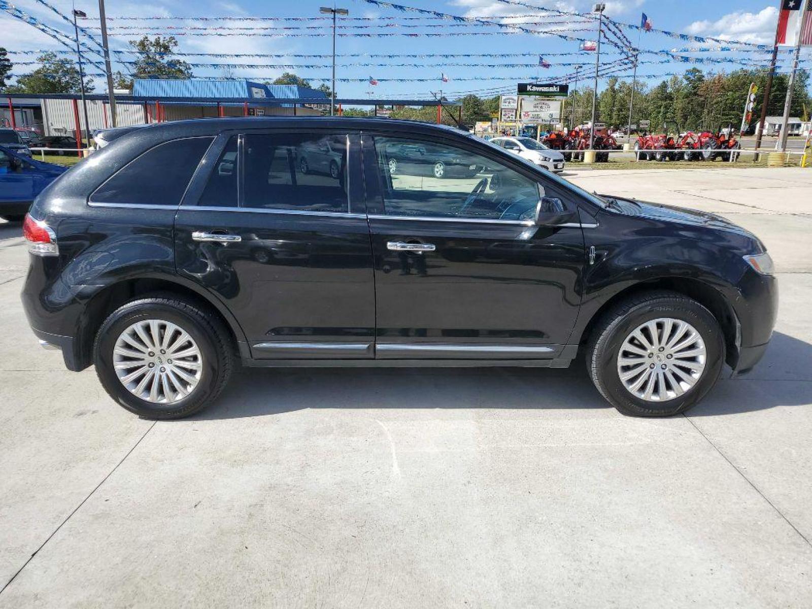 2014 Gray LINCOLN MKX (2LMDJ6JK1EB) with an 3.7L engine, Automatic transmission, located at 3553 US Hwy 190 W., Livingston, TX, 77351, (936) 967-8141, 30.812162, -95.077309 - Photo #5