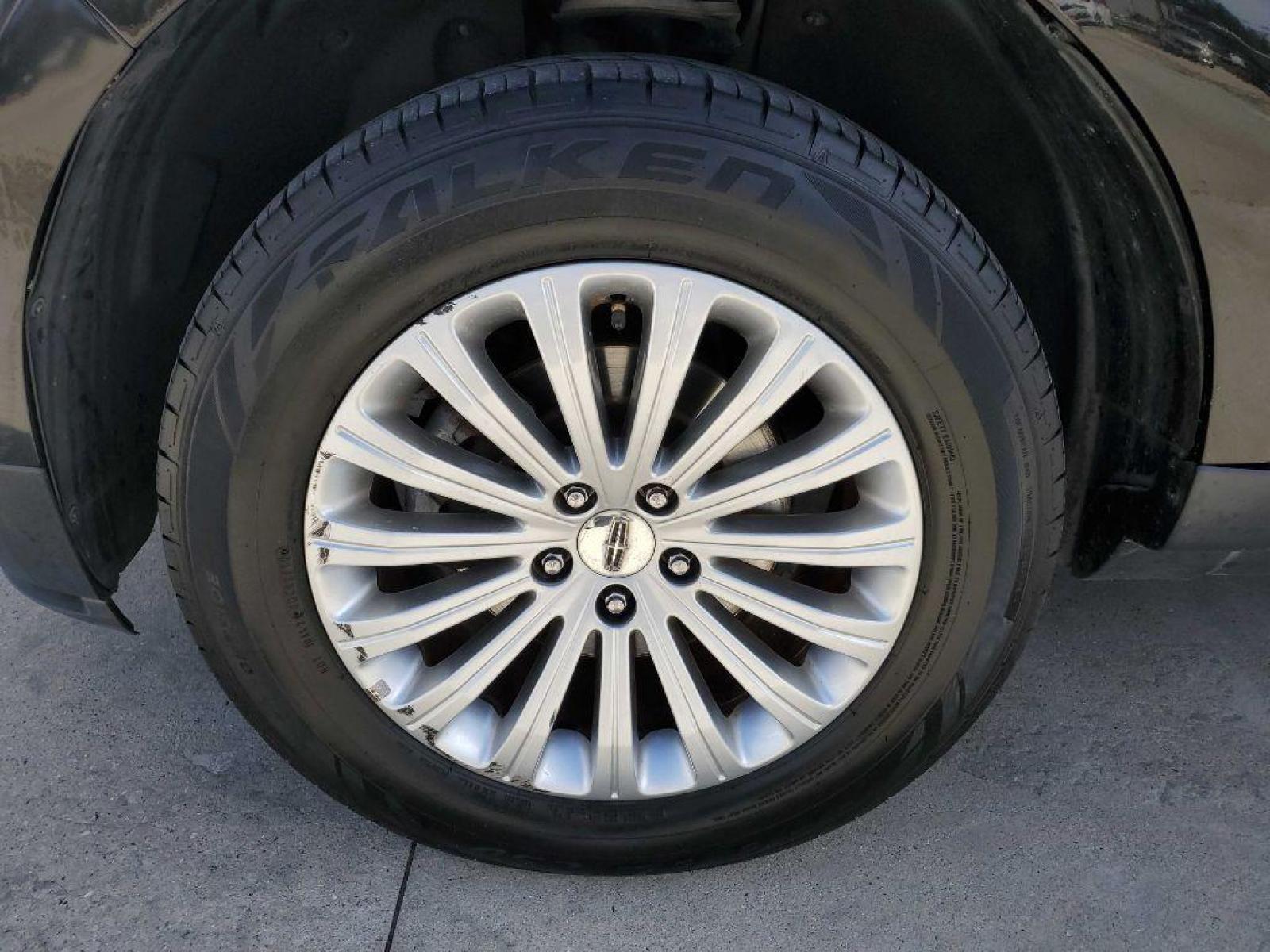 2014 Gray LINCOLN MKX (2LMDJ6JK1EB) with an 3.7L engine, Automatic transmission, located at 3553 US Hwy 190 W., Livingston, TX, 77351, (936) 967-8141, 30.812162, -95.077309 - Photo #8