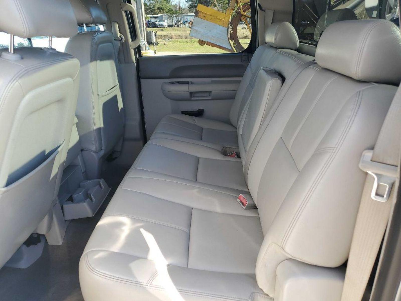 2012 Silver CHEVROLET SILVERADO 1500 LT (3GCPCSE04CG) with an 5.3L engine, Automatic transmission, located at 3553 US Hwy 190 W., Livingston, TX, 77351, (936) 967-8141, 30.812162, -95.077309 - Photo #26