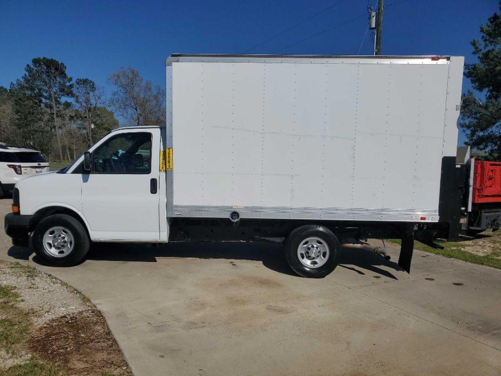 2017 White CHEVROLET EXPRESS G3500 12FT L, 6FT W (1GB0GRFF8H1) with an 4.8L engine, Automatic transmission, located at 3553 US Hwy 190 W., Livingston, TX, 77351, (936) 967-8141, 30.812162, -95.077309 - Photo #1