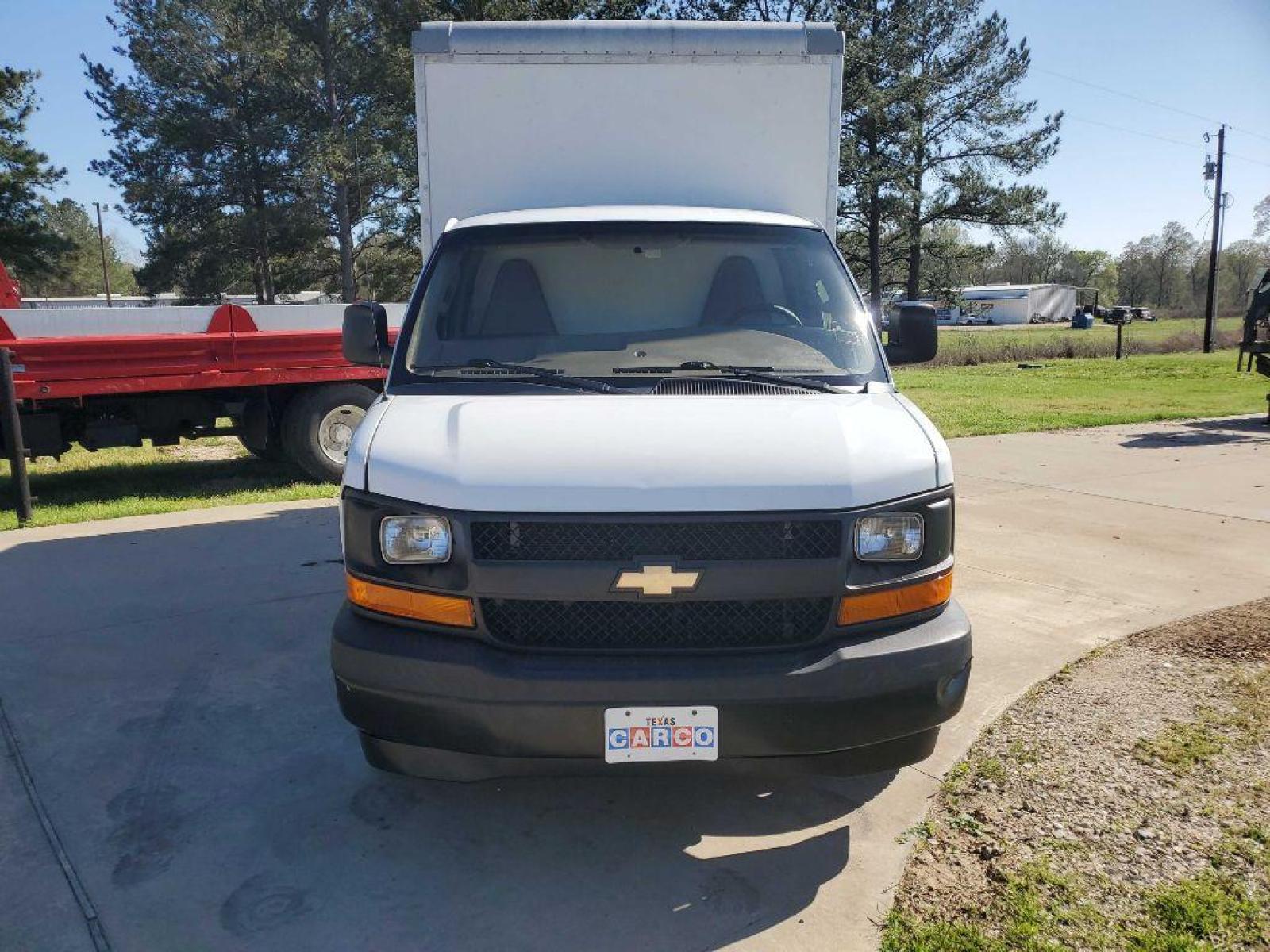 2017 White CHEVROLET EXPRESS G3500 12FT L, 6FT W (1GB0GRFF8H1) with an 4.8L engine, Automatic transmission, located at 3553 US Hwy 190 W., Livingston, TX, 77351, (936) 967-8141, 30.812162, -95.077309 - Photo #6