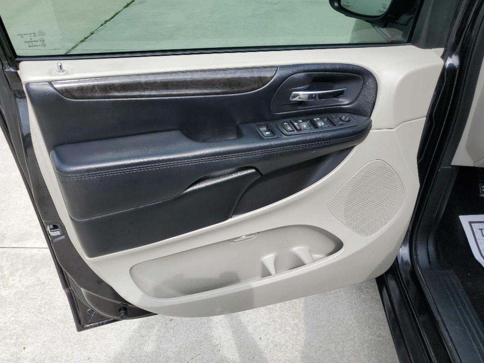 2019 Black DODGE GRAND CARAVAN SE (2C4RDGBGXKR) with an 3.6L engine, Automatic transmission, located at 3553 US Hwy 190 W., Livingston, TX, 77351, (936) 967-8141, 30.812162, -95.077309 - 1 OWNER - Photo #12