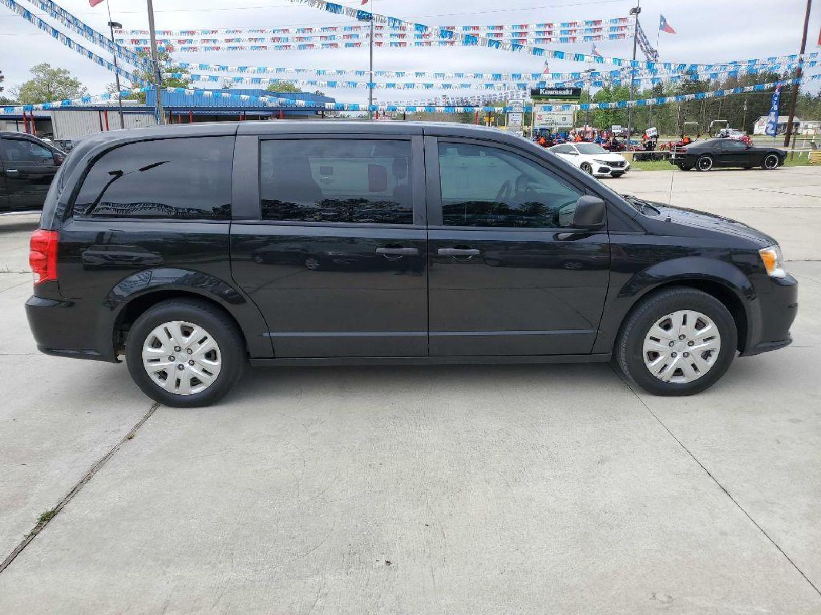 2019 Black DODGE GRAND CARAVAN SE (2C4RDGBGXKR) with an 3.6L engine, Automatic transmission, located at 3553 US Hwy 190 W., Livingston, TX, 77351, (936) 967-8141, 30.812162, -95.077309 - 1 OWNER - Photo #5