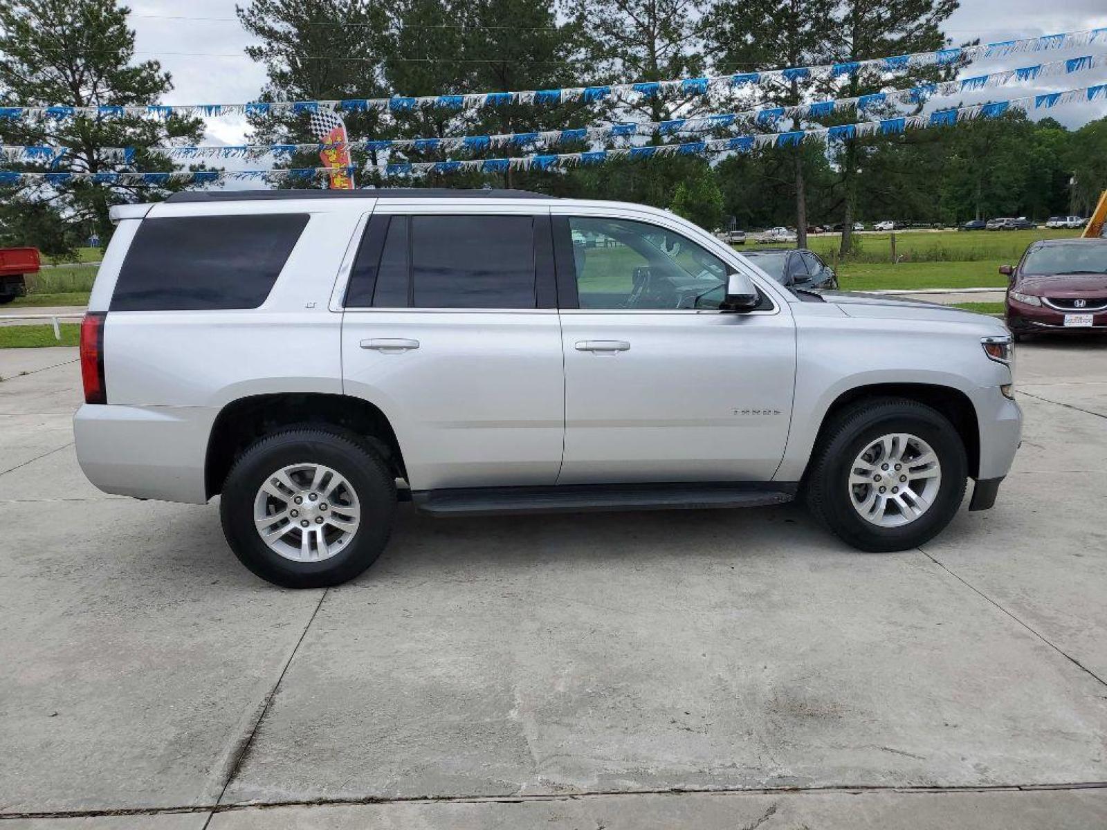 2017 Silver CHEVROLET TAHOE 1500 LT (1GNSCBKC5HR) with an 5.3L engine, Automatic transmission, located at 3553 US Hwy 190 W., Livingston, TX, 77351, (936) 967-8141, 30.812162, -95.077309 - Photo #5