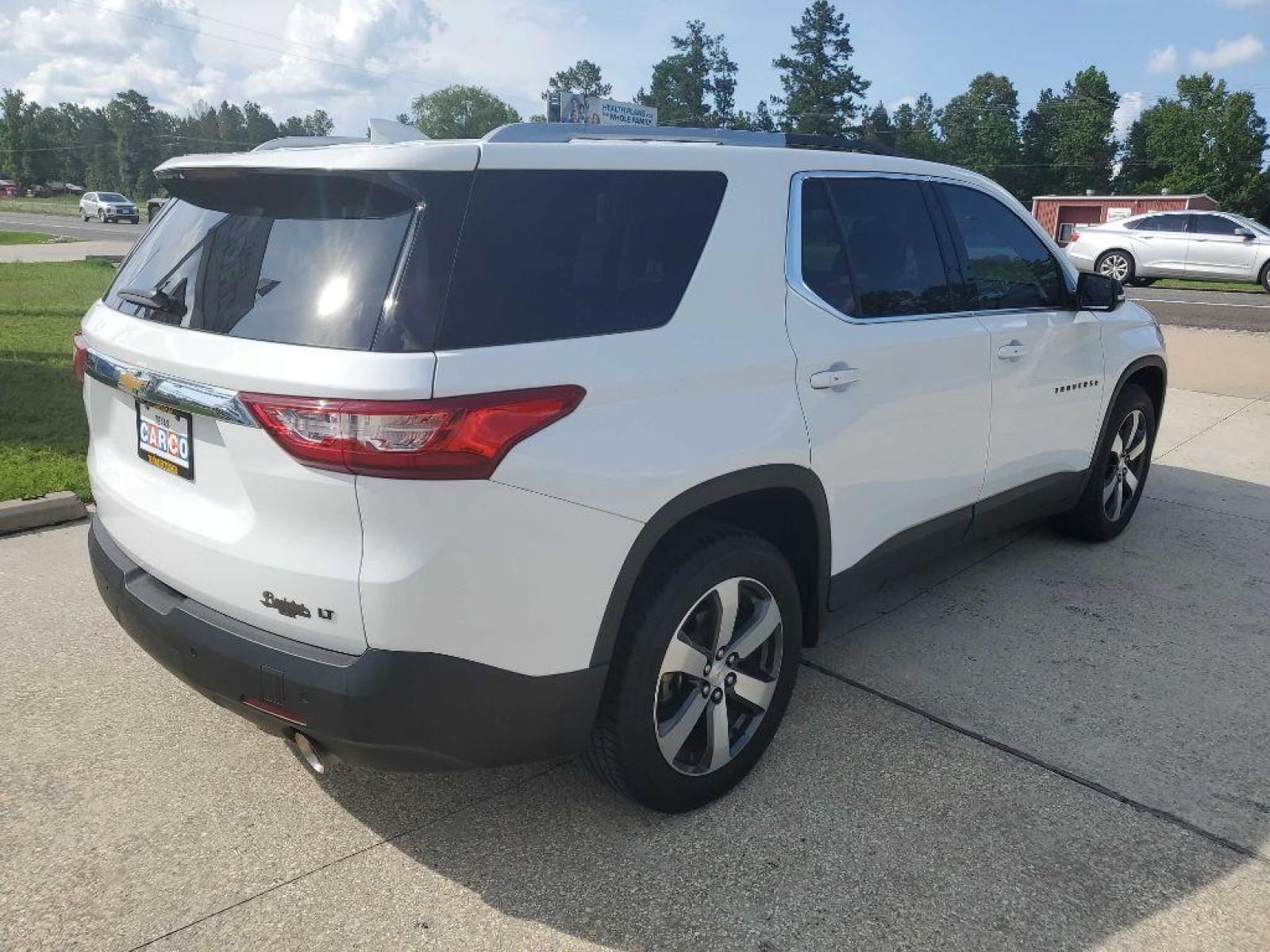2018 White CHEVROLET TRAVERSE LT (1GNERHKW3JJ) with an 3.6L engine, Automatic transmission, located at 3553 US Hwy 190 W., Livingston, TX, 77351, (936) 967-8141, 30.812162, -95.077309 - Photo #4