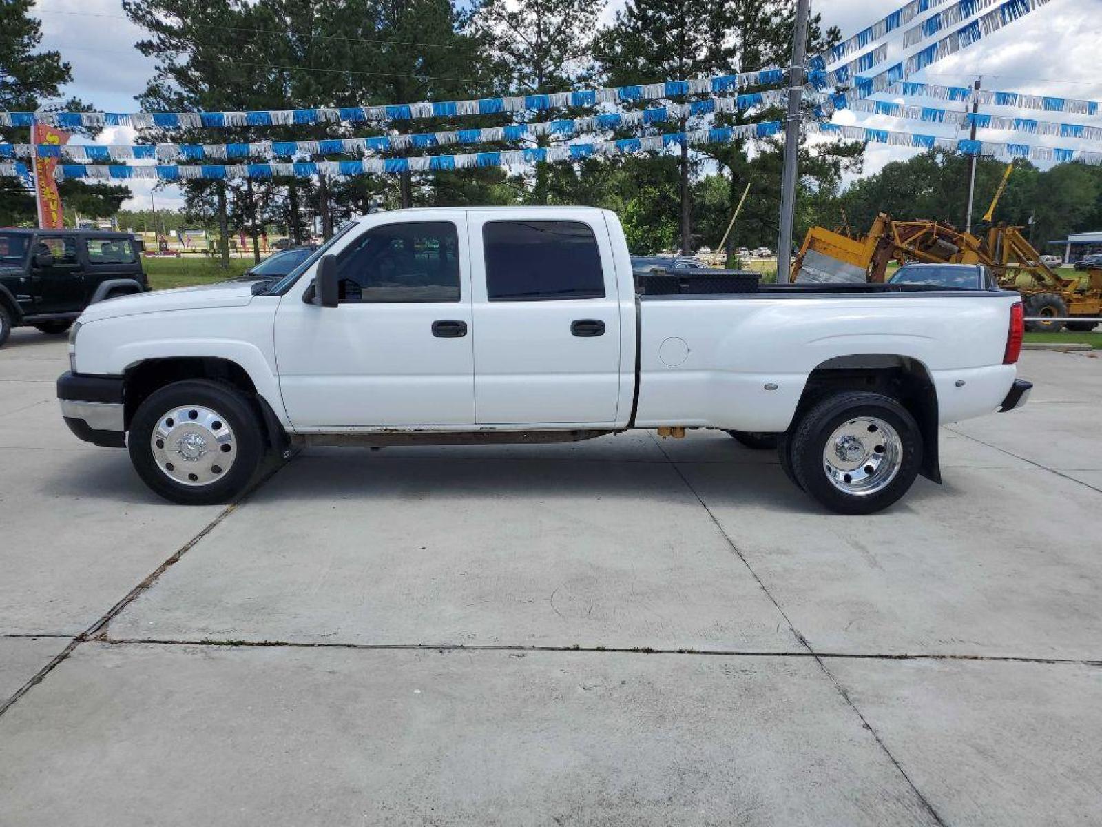2006 White CHEVROLET SILVERADO 3500 (1GCJK33D76F) with an 6.6L engine, Automatic transmission, located at 3553 US Hwy 190 W., Livingston, TX, 77351, (936) 967-8141, 30.812162, -95.077309 - Photo #1