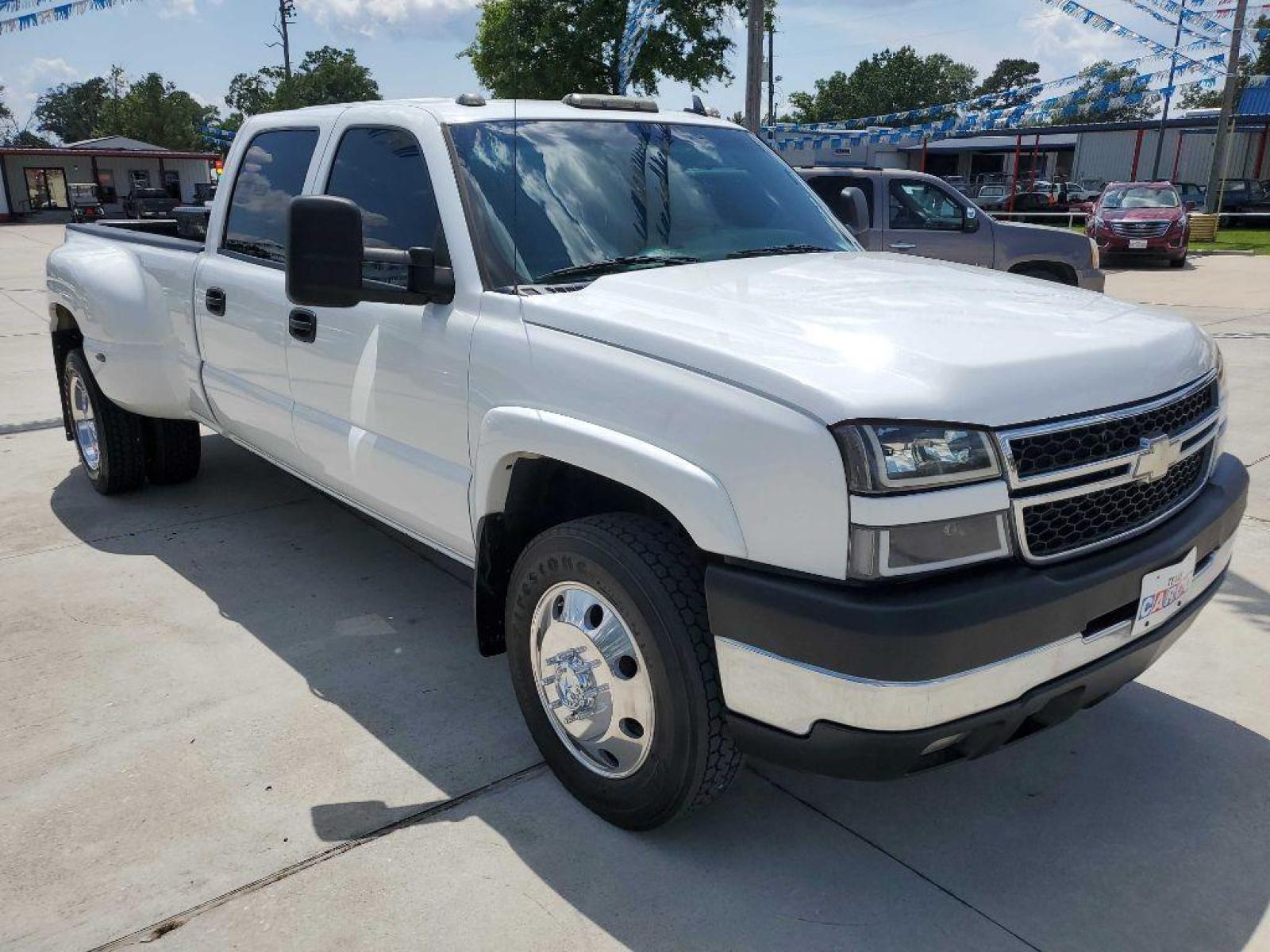 2006 White CHEVROLET SILVERADO 3500 (1GCJK33D76F) with an 6.6L engine, Automatic transmission, located at 3553 US Hwy 190 W., Livingston, TX, 77351, (936) 967-8141, 30.812162, -95.077309 - Photo #6