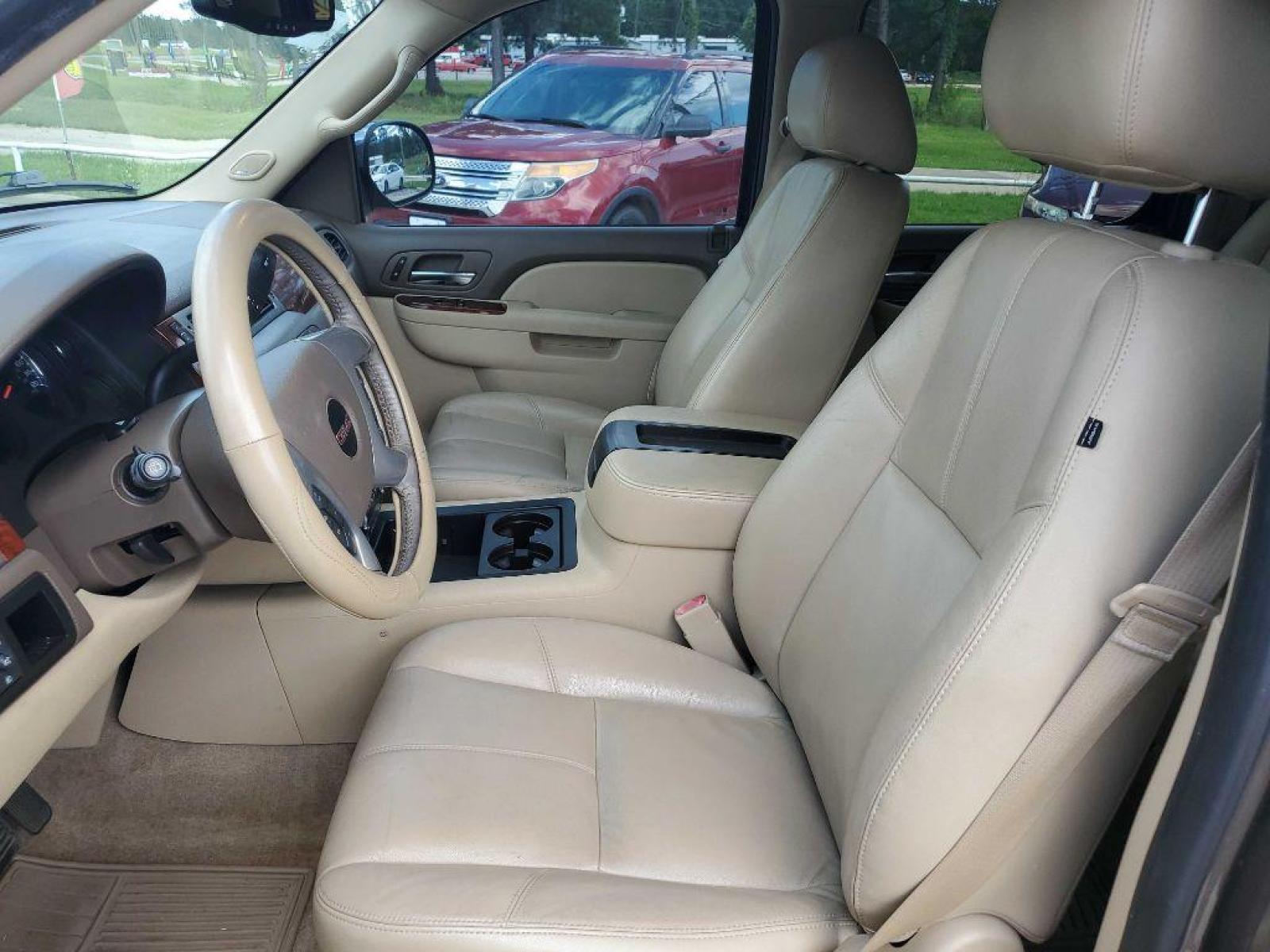 2013 Brown GMC YUKON XL 1500 SLT (1GKS1KE02DR) with an 5.3L engine, Automatic transmission, located at 3553 US Hwy 190 W., Livingston, TX, 77351, (936) 967-8141, 30.812162, -95.077309 - Photo #13
