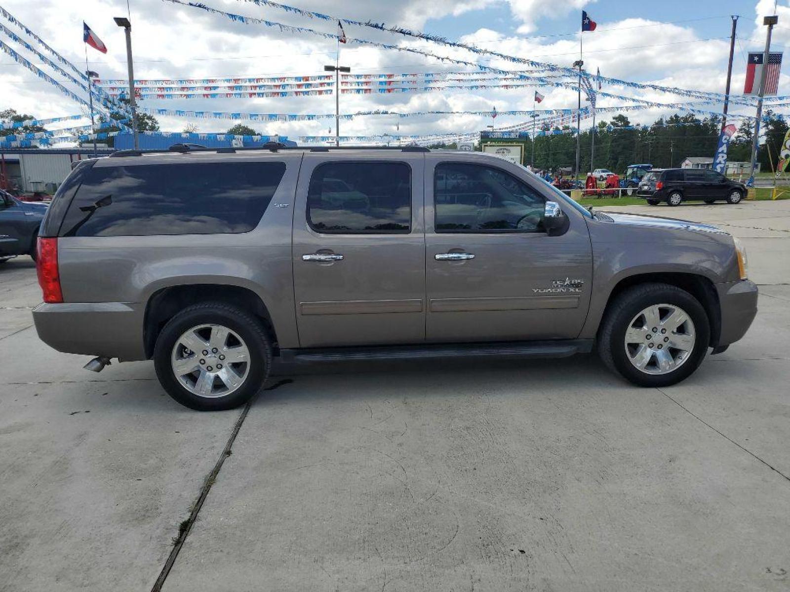 2013 Brown GMC YUKON XL 1500 SLT (1GKS1KE02DR) with an 5.3L engine, Automatic transmission, located at 3553 US Hwy 190 W., Livingston, TX, 77351, (936) 967-8141, 30.812162, -95.077309 - Photo #5