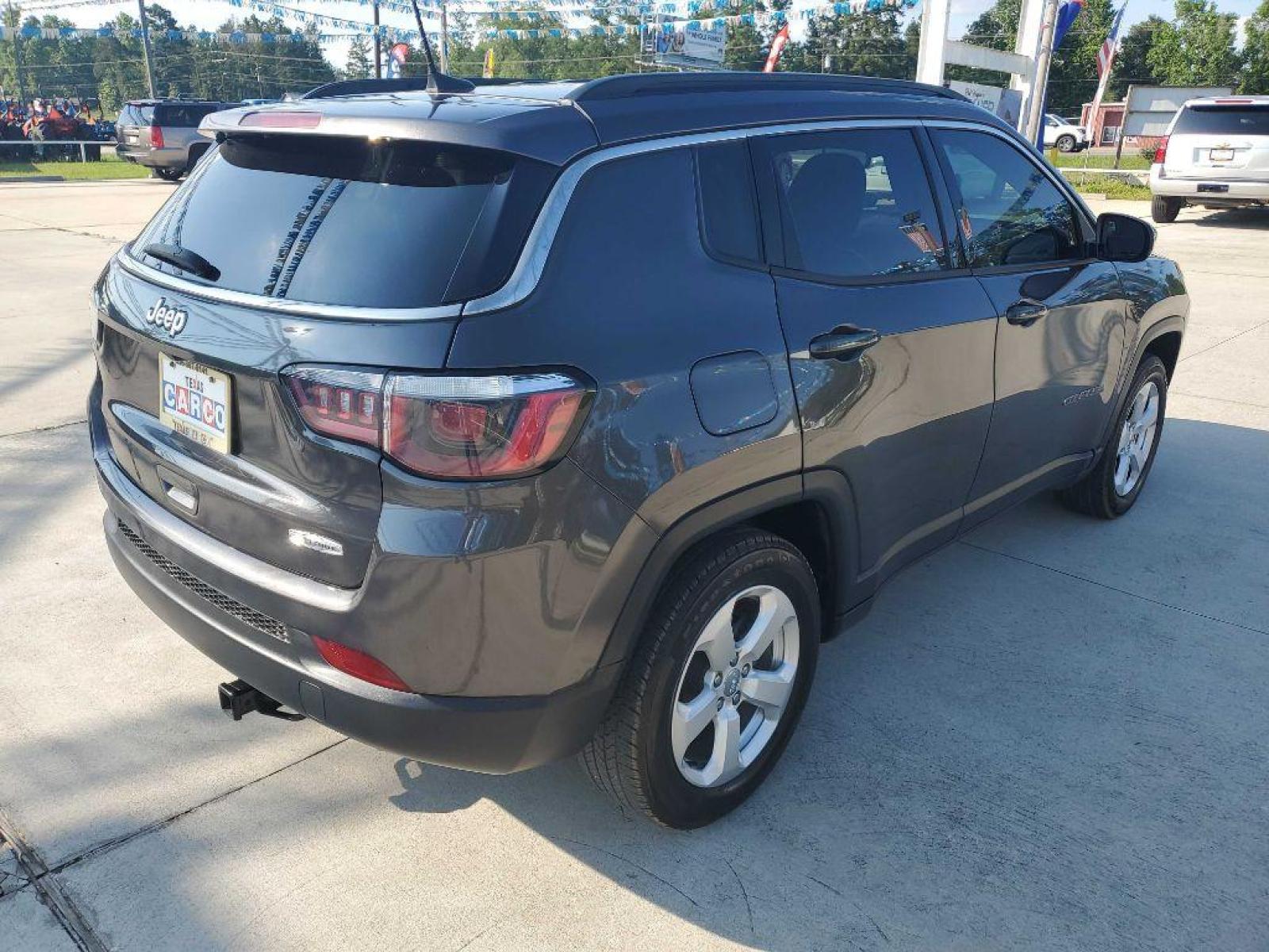 2018 Gray JEEP COMPASS LATITUDE (3C4NJCBB2JT) with an 2.4L engine, Automatic transmission, located at 3553 US Hwy 190 W., Livingston, TX, 77351, (936) 967-8141, 30.812162, -95.077309 - Photo #4