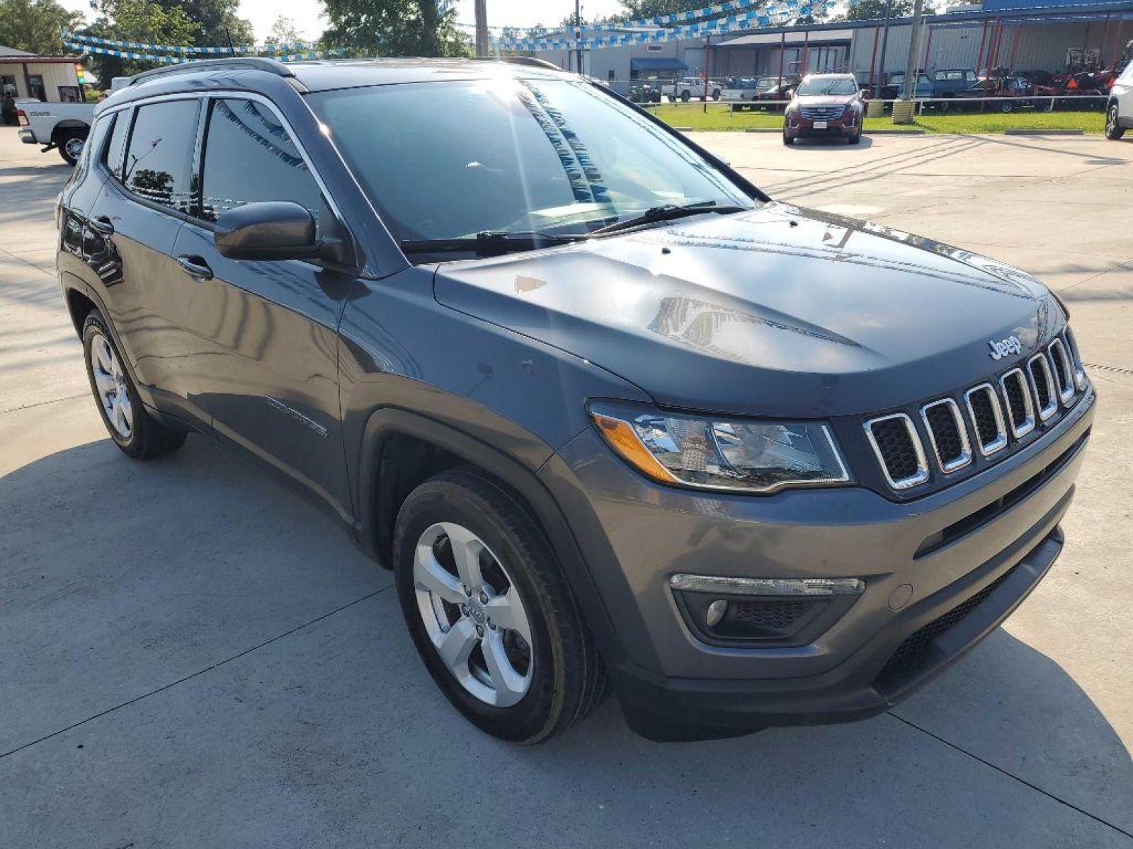 2018 Gray JEEP COMPASS LATITUDE (3C4NJCBB2JT) with an 2.4L engine, Automatic transmission, located at 3553 US Hwy 190 W., Livingston, TX, 77351, (936) 967-8141, 30.812162, -95.077309 - Photo #6
